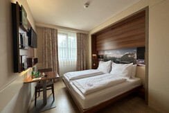 Doppelbett im Drei-Bett-Zimmer