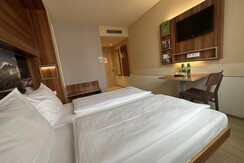 Dreibettzimmer m. TV