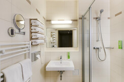 Badezimmer im Vierbettzimmer