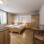 Photo of 4-bed room, bath, toilet, standard | © JUFA Hotel Grundlsee