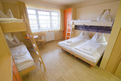 betten-familienzimmer-jufa-hotel-leibnitz-sport-r