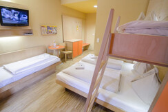 betten-familienzimmer-jufa-hotel-leibnitz-sport-r1