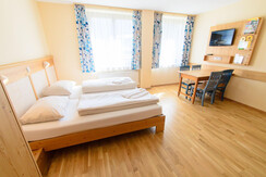 doppelbett-familienzimmer-jufa-hotel-lungau-large-