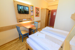 doppelbett-familienzimmer-jufa-hotel-lungau-medium