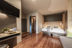 Familienzimmer mit Doppelbett