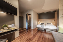 Familienzimmer mit Doppelbett