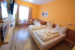 doppelbett-familienzimmer-jufa-hotel-planneralm-al