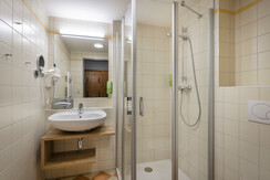 zimmer-dz-superior-badezimmer-dusche-wc-jufa-hotel