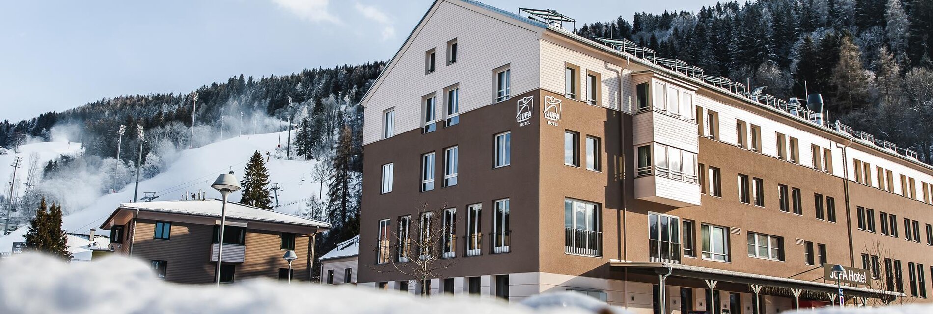 hotelansicht-jufa-hotel-schladming-schnee-winter