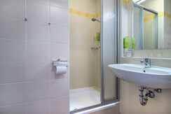 jufa-hotel-schladming-zimmer-dz-bad-1440x1013