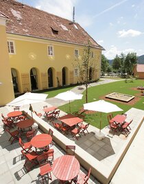 JUFAHotelSeckau-Innenhof-Terrasse-Murtal | © JUFA Hotel Seckau | JUFA Hotels | © JUFA Hotel Seckau