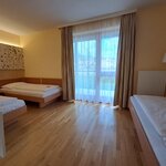 Photo of Triple room, shower, toilet, 1 bed room