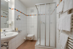 badezimmer-jufa-hotel-veitsch-dusche-1