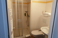 badezimmer-jufa-hotel-gnas