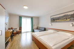 doppelbett-zimmer-ff3-licht-jufa-hotel-gnas-1440x9