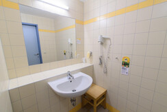 badezimmer-jufa-hotel-gnas-sport-resort-waschbecke
