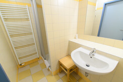 badezimmer-jufa-hotel-gnas-sport-resort-dusche