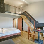 Bild von Fünfbettzimmer mit Balkon | © JUFA Hotel Vulkanland Gnas