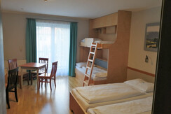 familienzimmer-ff4-jufa-hotel-gnas