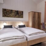 Bild von BergZeitReise, Zweibettzimmer mit Dusche, WC | © JUFA Hotel Weitental/Bruck a.d.Mur