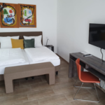 Bild von Suite im 1. Stock-Doppel/Einzelbett, DU, WC, TV | © KM Hotel Murtal Rooms & Appartement