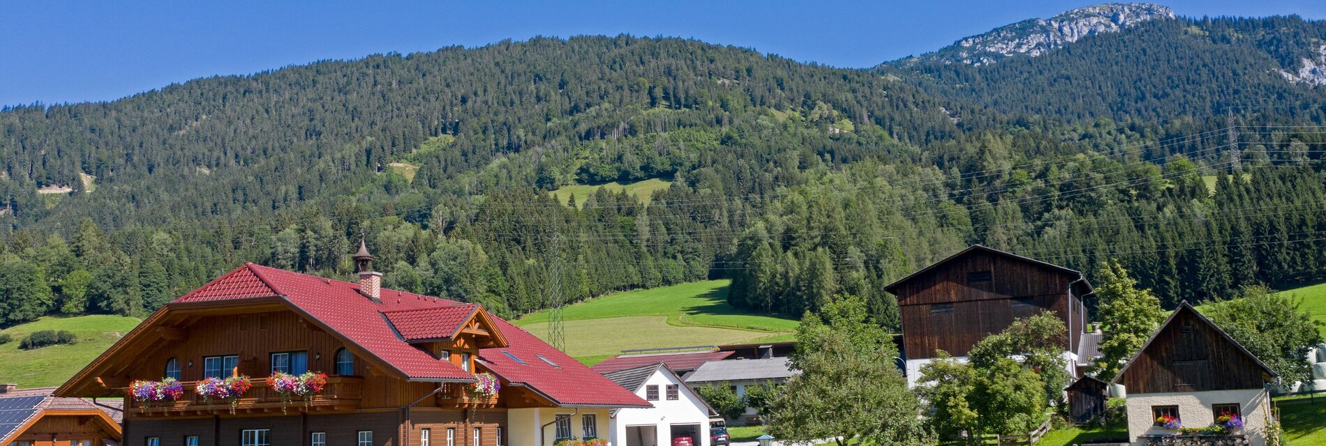 Kainreiterhof - Hausansicht im Sommer