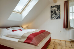 Schlafzimmer 2 (TOP5)