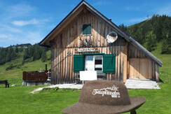 Lacknerhütte in summer, Tauplitzalm
