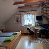 Bild von Familienzimmer mit Toilette und Bad/Dusche getrenn