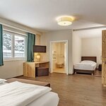 Photo of Triple room, shower, toilet, no smoker