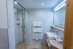 Badezimmer Appartement Rötelstein