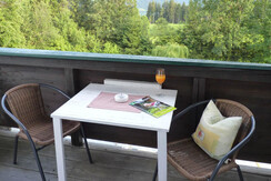 Balcony to the garden 05b