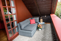 Pure relaxation on the large balcony