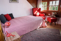 Single bed with a generous width of 120 cm