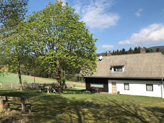 Landhaus Waisenegg_Außenansicht_Oststeiermark | © Landhaus Waisenegg / Waltraud Zeiringer