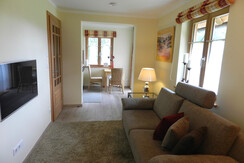 Wohnzimmer mit Blick zur Küche