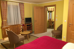 Schlafzimmer mit Blick zur Essküche