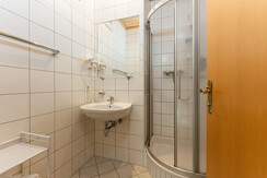 Badezimmer mit Dusche