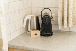 Wasserkocher und Nespresso Kaffeemaschine