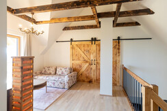 Herrenhaus OG Wohnzimmer + Eingang Whirlpoolraum