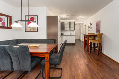 Küche mit Esstisch für 6 Personen