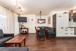 Wohnbereich mit Esstisch