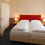 Photo of Double room, shower, toilet, terrace | © MT Hotel