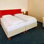 Photo of Suite, shower, toilet, 2 bed rooms | © MT Hotel