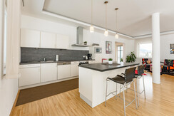 Penthouse Küchenbereich mit Frühstücksbar