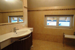 Mooshaeusl-Schladming-Badezimmer-Waschbecken