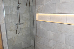 Begehbare Dusche im Erdgeschoss