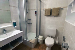 Doppelzimmer Economy, Badezimmer