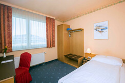 Einzelzimmer Economy, Bett