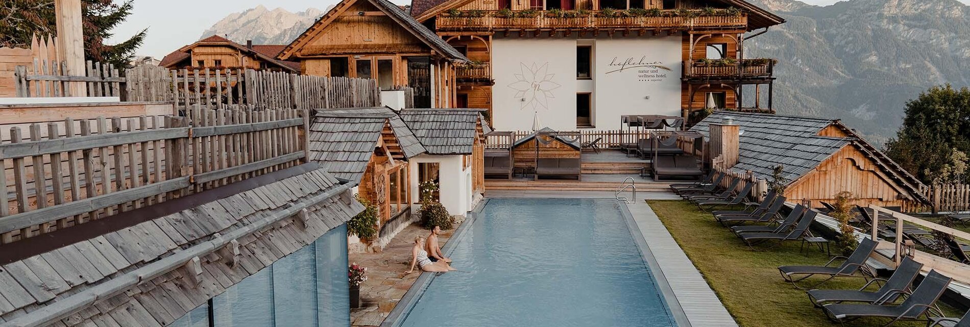 Hotelansicht-Sportbecken